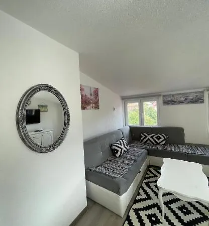 Apartment Maki